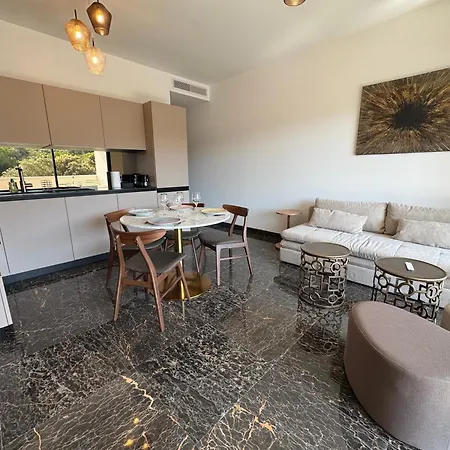 La Petite Civita De *