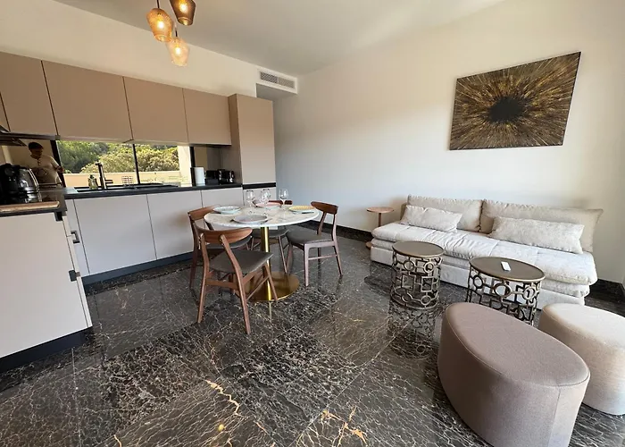 La Petite Civita De *